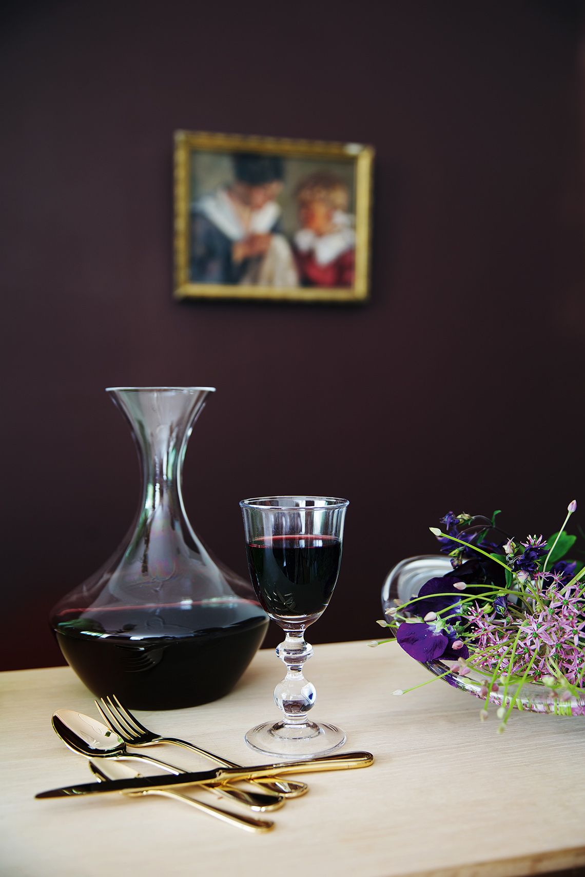 Karafka-dekanter, marki Holmegaard, wykonana z luksusowego szkła, to idealny prezent